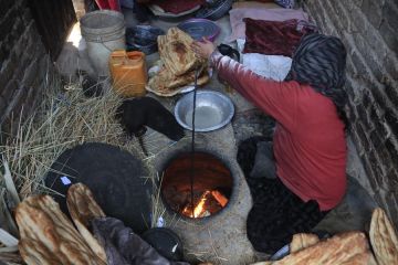 Menengok pembuatan Naan di Afghanistan