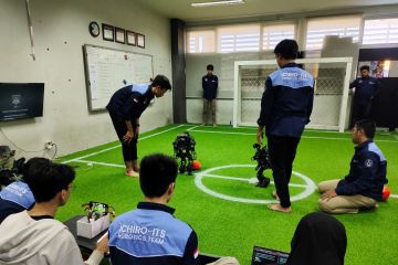 Tim Robot ITS sabet enam penghargaan KRI 2023 Wilayah II