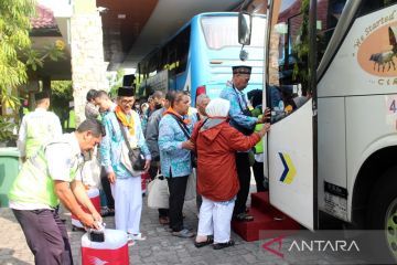 PPIH Embarkasi Solo telah berangkatkan calhaj 45 kloter gelombang satu