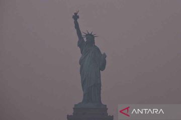 Patung Liberty berselimut asap