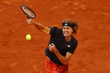 Zverev kembali ke semifinal French Open seusai jalani "tahun terburuk"