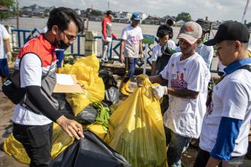 Bersih-bersih Sungai Musi PT KPI Refinery Unit III Plaju