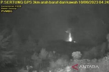 Gunung Anak Krakatau erupsi setinggi 2.000 meter