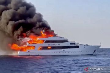 Kapal pesiar terbakar di perairan Mesir