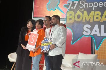 Shopee Indonesia kampanyekan "7.7 Shopee Live Bombastis Sale"