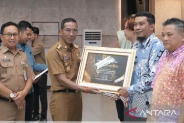 Pj Gubernur Babel serahkan 10 Piagam Patriana Award 2023