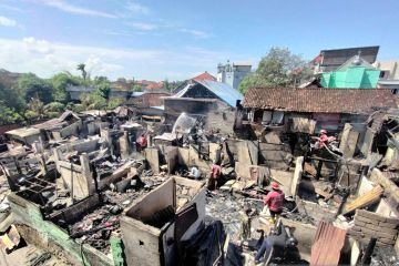 BPBD kerahkan enam pemadam tangani kebakaran rumah 60 KK di Denpasar