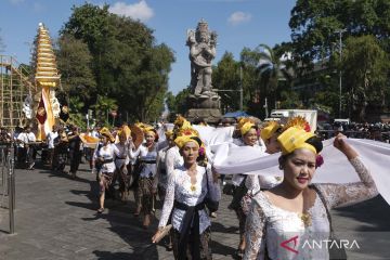Rangkaian prosesi Pelebon Raja Denpasar IX