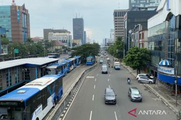 TransJakarta rute Bandara Soetta layani umum secara terbatas