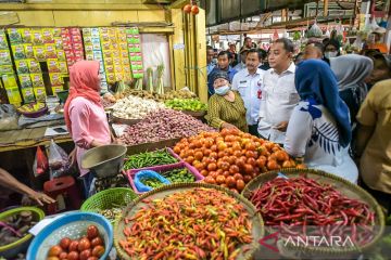 Wali Kota: Harga bahan pokok di Surabaya harus stabil hingga Idul Adha