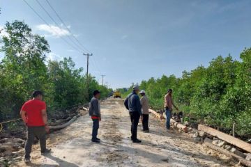 Pemprov Riau memperbaiki ruas jalan menuju Selat Panjang 