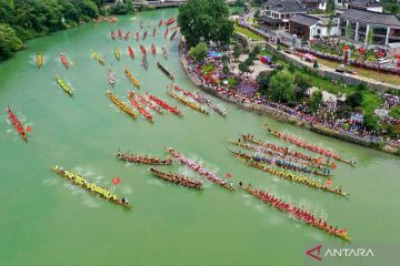 Pemanasan jelang Festival Perahu Naga China