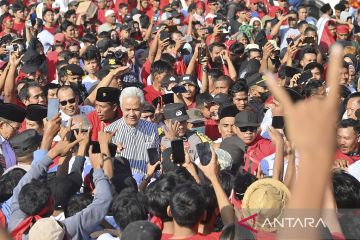 Ganjar Pranowo temui relawan di Lombok Timur