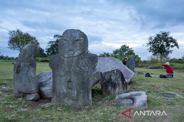 Wisata di kawasan situs megalit Poso