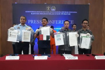 Imigrasi Blitar tahan tiga WNA karena menyalahi dokumen