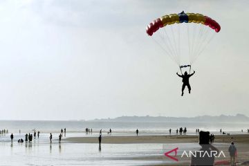 Penerjun mancanegara beraksi di Bali Boogie Jump in Paradise 2023