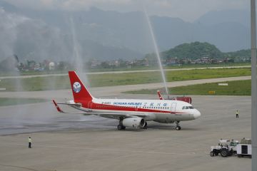 Penerbangan internasional pertama mendarat di Nepal