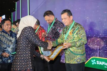 Gubernur Kepri terima penghargaan pembina K3 terbaik dari Menaker RI