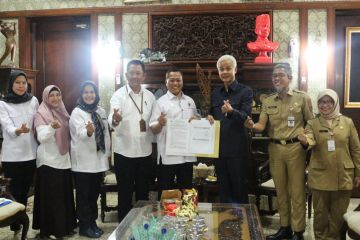 Ganjar raih penghargaan Satyalancana Wira Karya 2023 dari BKKBN