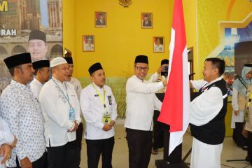 199 calon haji BTH - 33  Riau dilepas menuju Tanah Suci Mekkah