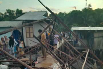 Puluhan rumah di Pulau Kasu Batam rusak diterjang puting beliung