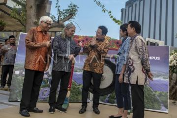 Peresmian gedung pusat data H2