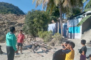 Rumah penduduk di Takari NTT tertimbun tanah longsor