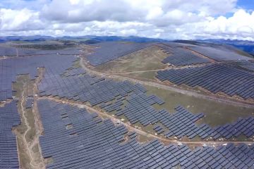 Pembangkit listrik komplementer mega hidro-PV China mulai beroperasi