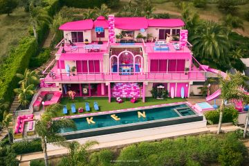 Malibu Dreamhouse Barbie kembali ke Airbnb dengan tema Ken