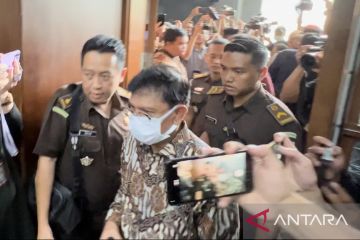 Johnny G. Plate didakwa terima Rp17,8 miliar dari proyek BTS