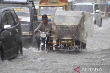 BMKG: Waspada hujan disertai petir & angin kencang di sebagian Sumut