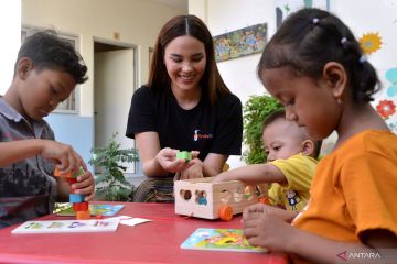 Miss Universe 2018 kunjungi penderita bibir sumbing