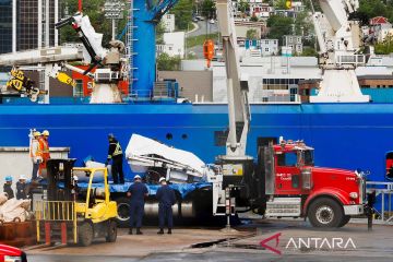 Puing kapal selam ekspedisi Titanic ditemukan, dibawa ke daratan