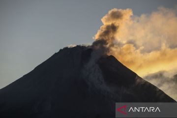 Asap solfatara Gunung Merapi