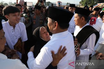 Prabowo disambut antusias saat Shalat Idul Adha di Bandung Barat