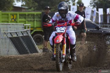 Persiapan balap motocross MXGP seri 11 di Lombok