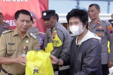 Polda Jateng bagikan 15 ribu paket beras ke masyarakat