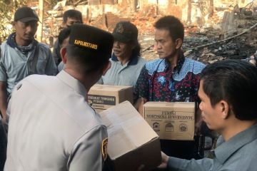 Bansos dari polisi dan komunitas untuk warga dan korban kebakaran