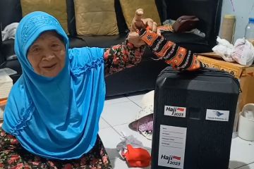 Berkat jualan kembang, lansia 90 tahun dari Cilegon akhirnya berhaji