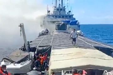 KRI Teluk Hading-538 terbakar, seluruh prajurit selamat