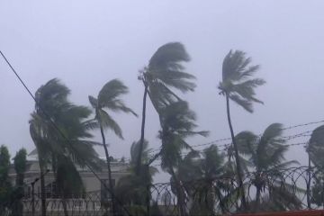 Badai siklon Biparjoy telah tiba di Pantai Gujarat India