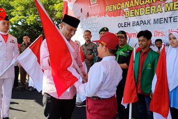 Gerakan pembagian 10 juta helai bendera RI mulai dari Lhokseumawe