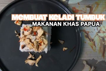 Membuat keladi tumbuk, makanan khas Papua