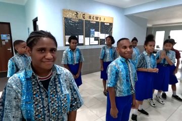 Puluhan anak nikmati beasiswa pendidikan Pemkot Jayapura