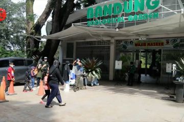 Satpol PP akan kosongkan aset Kebun Binatang Bandung