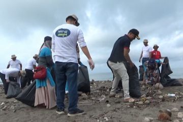 Upaya LKKPN Pekanbaru mengurangi sampah di kawasan pesisir