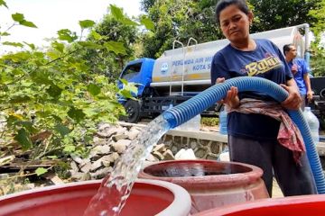 BPBD Kota Semarang kirim air bersih kepada warga terdampak kemarau