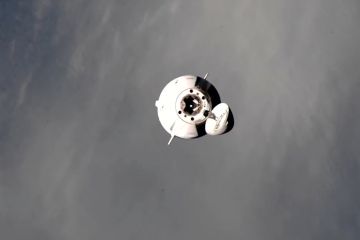 SpaceX Dragon kirimkan panel surya dan kargo baru ke ISS