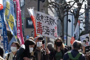 Uji coba fasilitas pembuangan air limbah nuklir Fukushima picu protes