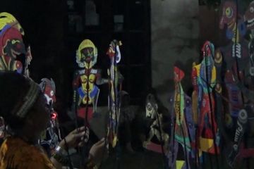 Cerita rakyat Suku Malind ditampilkan melalui seni wayang